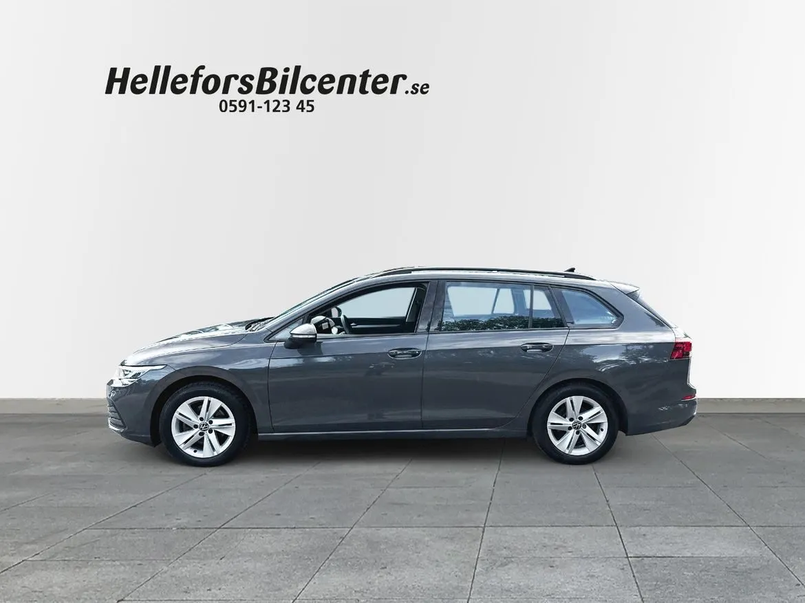 Volkswagen Golf Sportscombi Sportcombi AUT 130hk MHEV P-sensorer Carplay Vhjul E, bild 3 av 12