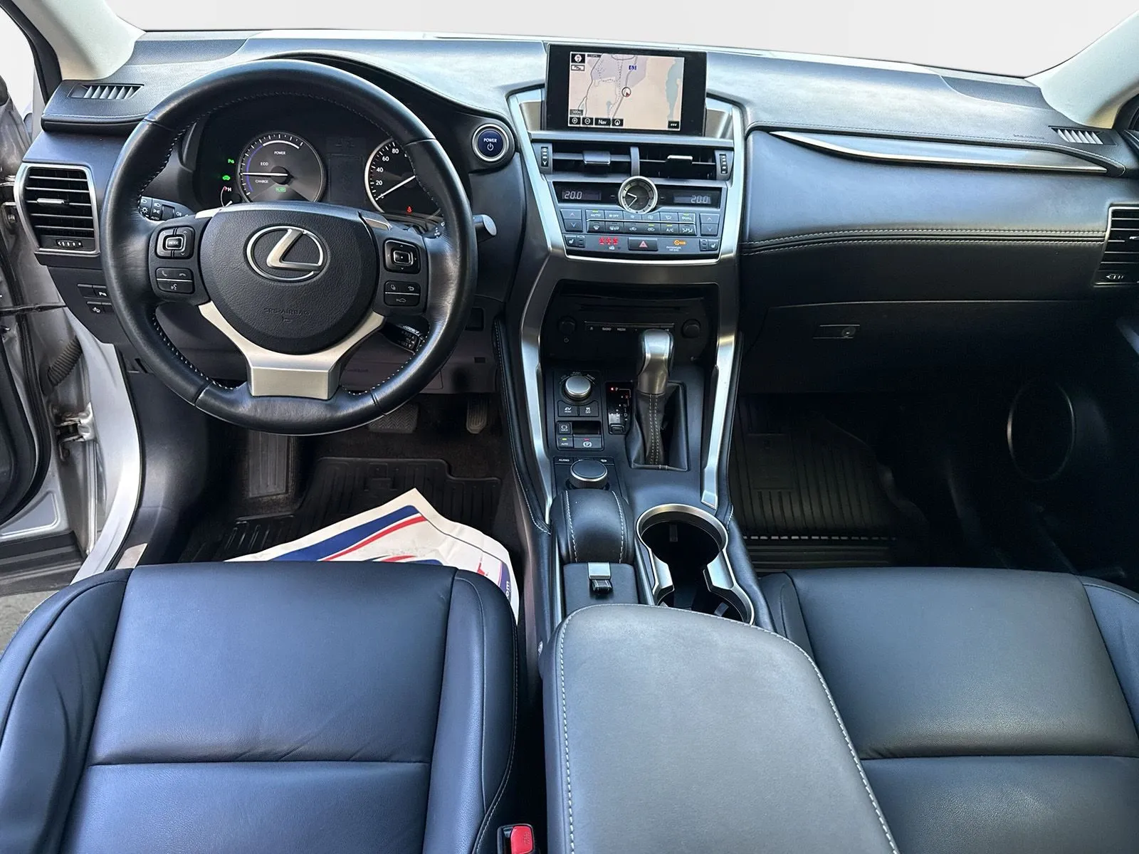 Lexus NX 300h AWD NX300h AWD-i Business Line DRAG Vhjul Skinn, bild 8 av 12