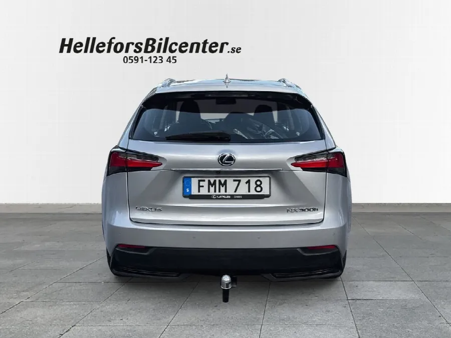 Lexus NX 300h AWD NX300h AWD-i Business Line DRAG Vhjul Skinn, bild 4 av 12