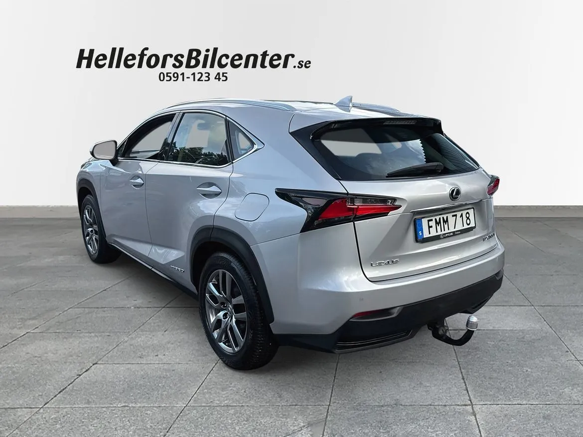 Lexus NX 300h AWD NX300h AWD-i Business Line DRAG Vhjul Skinn, bild 2 av 12