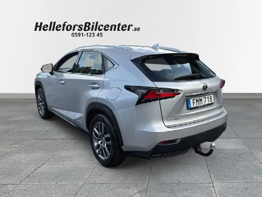 Lexus NX 300h AWD NX300h AWD-i Business Line DRAG Vhjul Skinn, bild 2 av 12