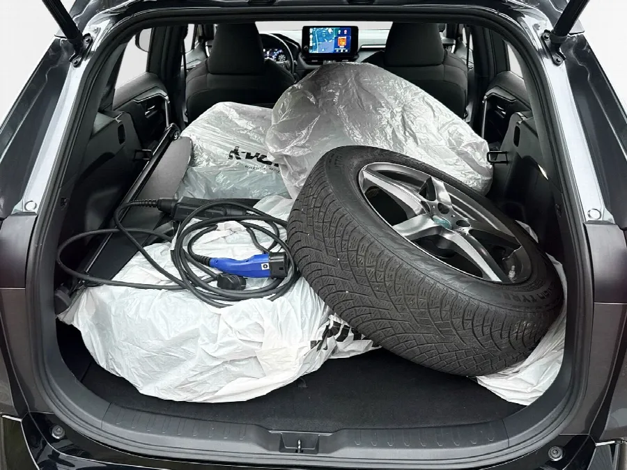 Toyota RAV4 Plug-in Hybrid 306hk Active Drag Vhjul, bild 10 av 12