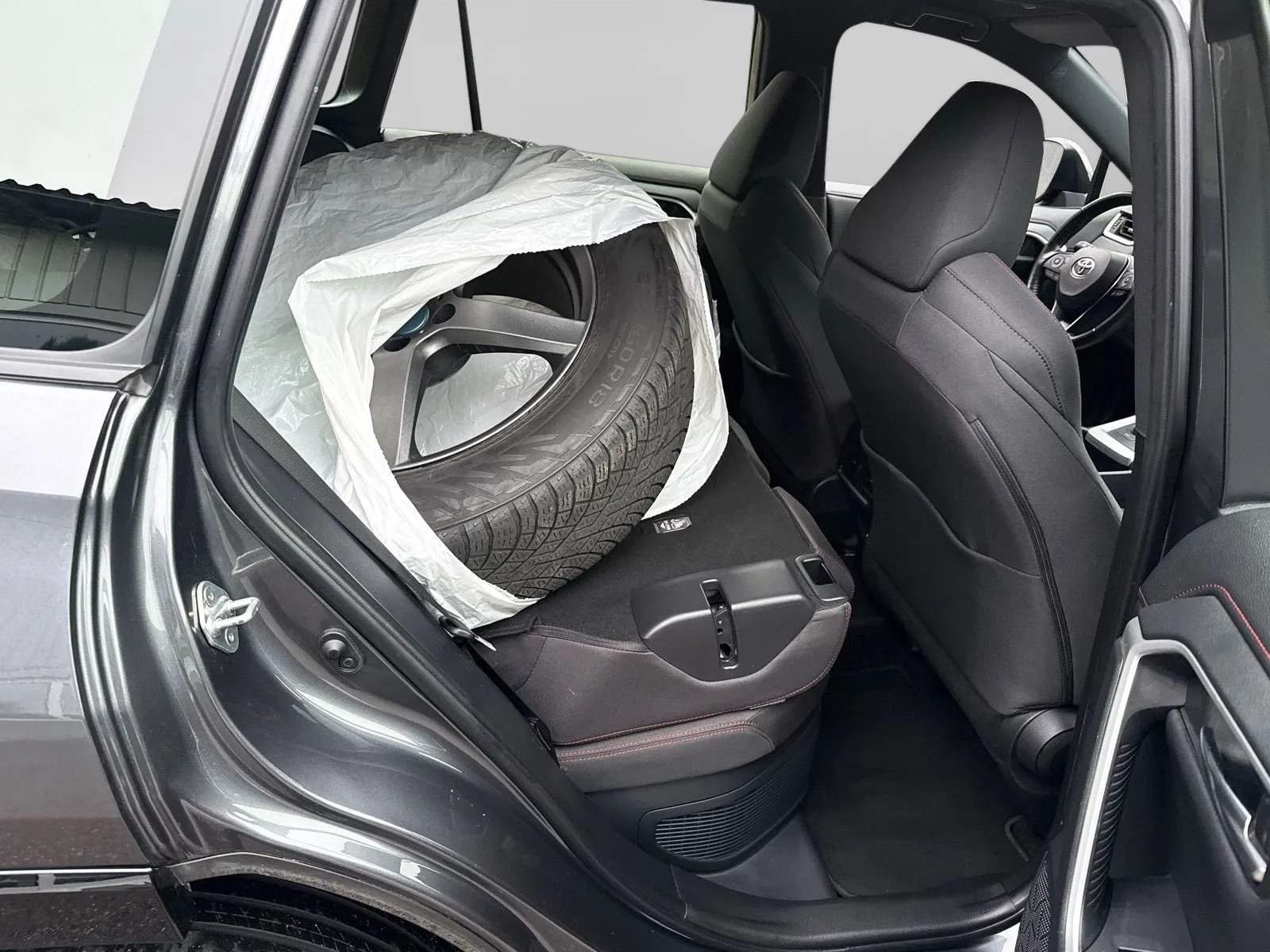 Toyota RAV4 Plug-in Hybrid 306hk Active Drag Vhjul, bild 7 av 12