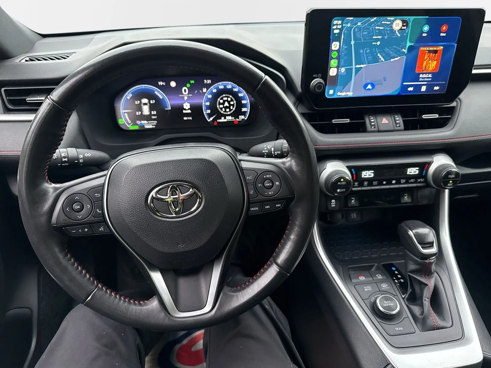 Toyota RAV4 Plug-in Hybrid 306hk Active Drag Vhjul, bild 9 av 12