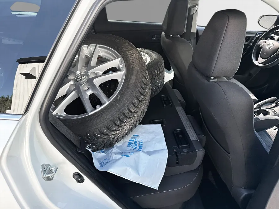 Toyota Auris Touring Sports Hybrid TS Intense edt P-sensorer Motorv Vhjul, bild 7 av 12
