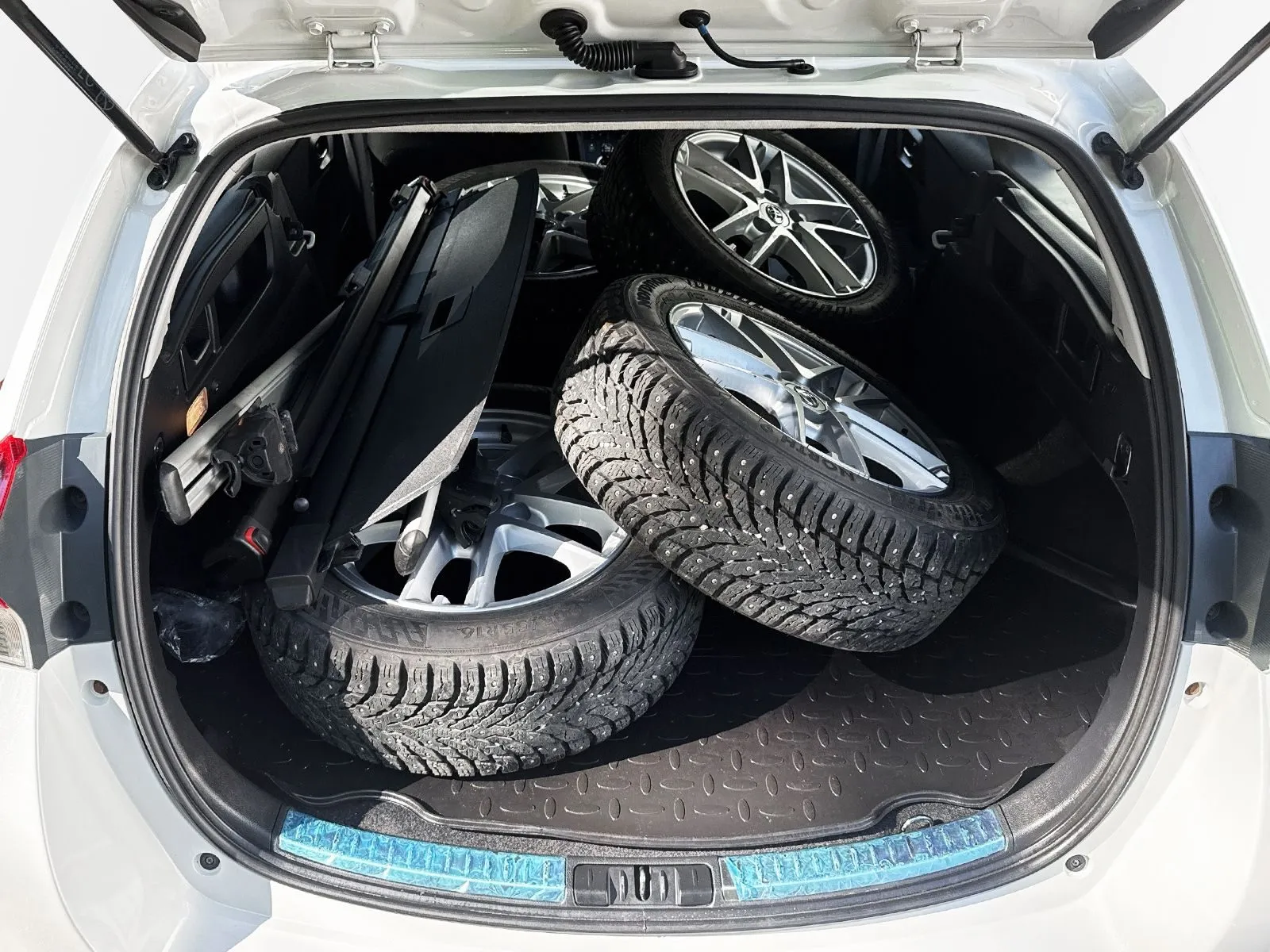 Toyota Auris Touring Sports Hybrid TS Intense edt P-sensorer Motorv Vhjul, bild 10 av 12