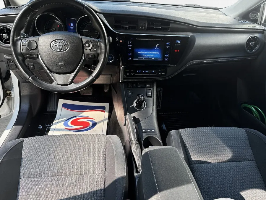 Toyota Auris Touring Sports Hybrid TS Intense edt P-sensorer Motorv Vhjul, bild 8 av 12