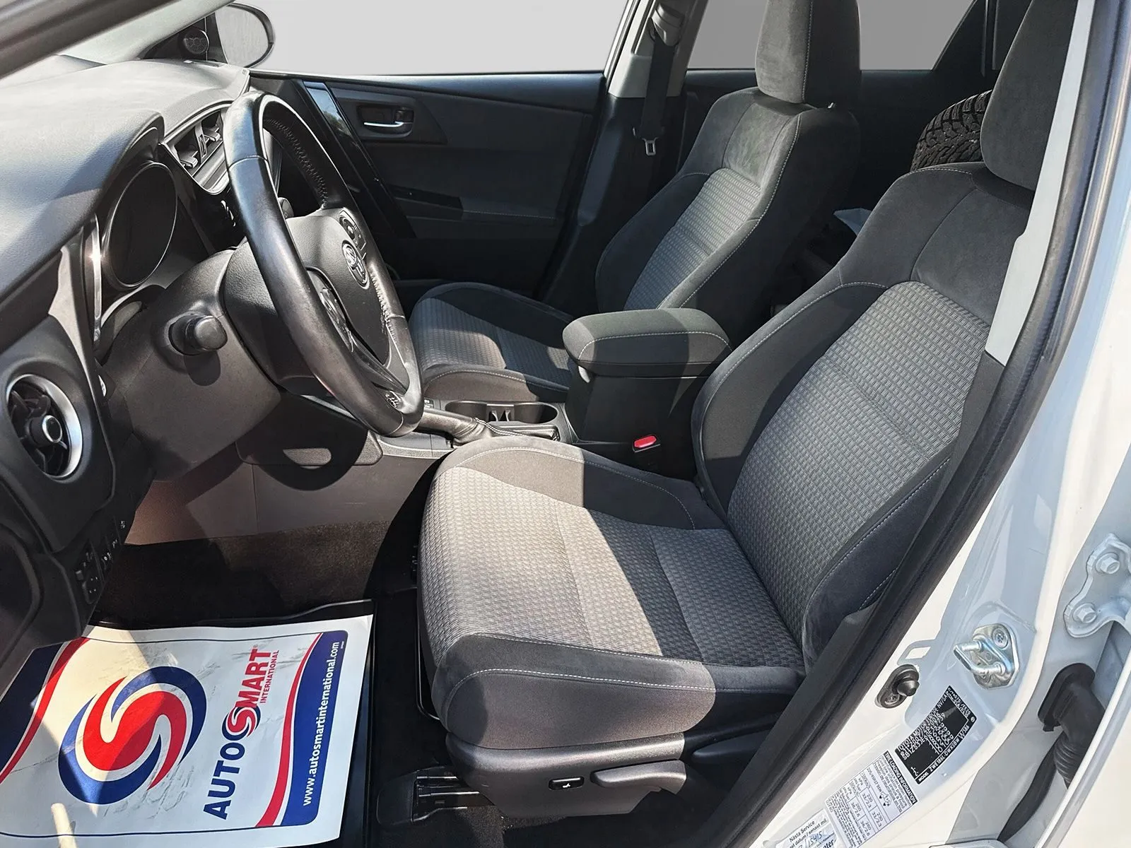 Toyota Auris Touring Sports Hybrid TS Intense edt P-sensorer Motorv Vhjul, bild 12 av 12