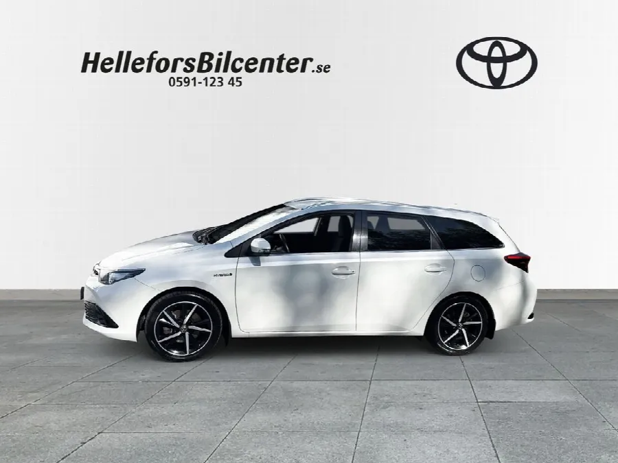 Toyota Auris Touring Sports Hybrid TS Intense edt P-sensorer Motorv Vhjul, bild 3 av 12