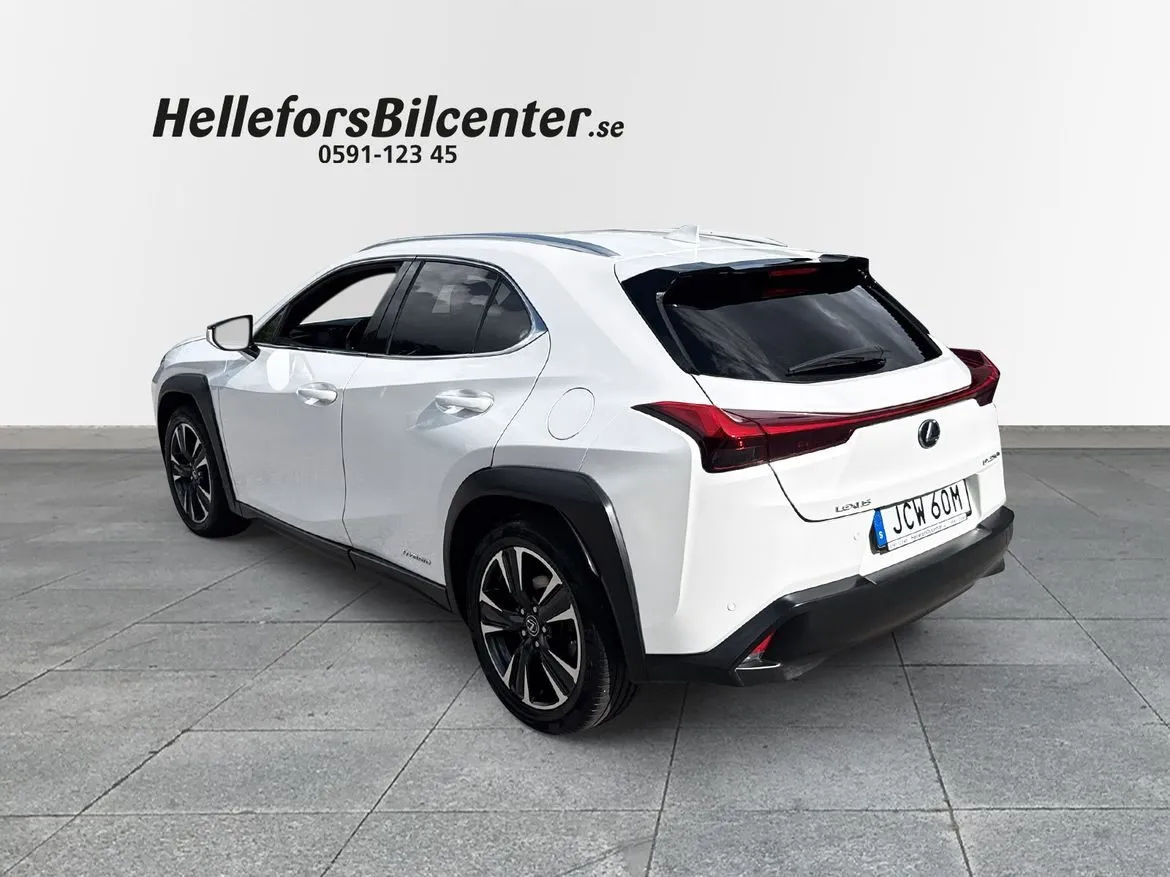 Lexus UX 250h UX25h 184hk Comfort Teknik P-sensorer F+B Carplay Rattvärme Vhjul, bild 2 av 12