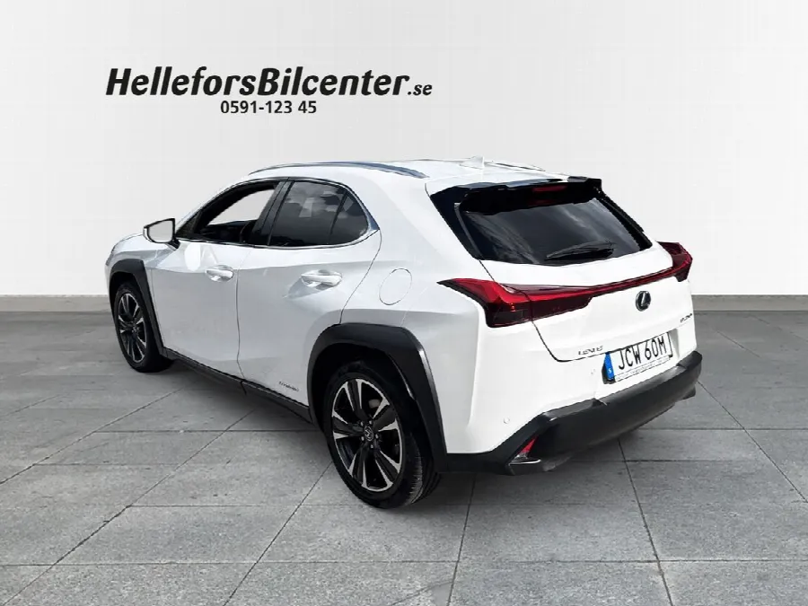 Lexus UX 250h UX25h 184hk Comfort Teknik P-sensorer F+B Carplay Rattvärme Vhjul, bild 2 av 12