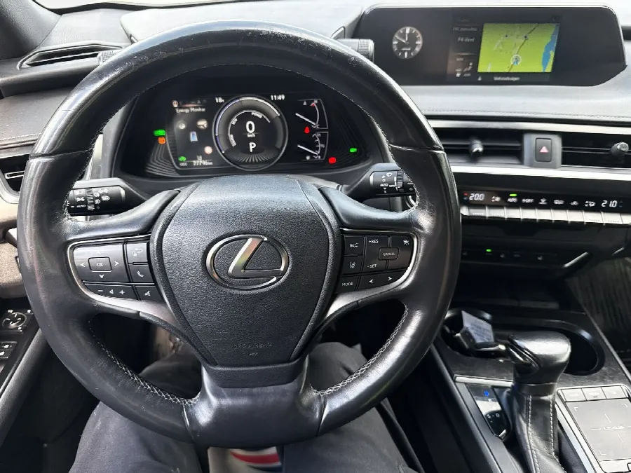 Lexus UX 250h UX25h 184hk Comfort Teknik P-sensorer F+B Carplay Rattvärme Vhjul, bild 9 av 12
