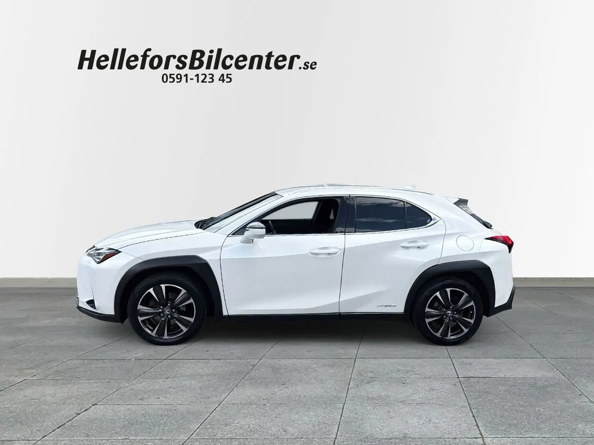 Lexus UX 250h UX25h 184hk Comfort Teknik P-sensorer F+B Carplay Rattvärme Vhjul, bild 3 av 12