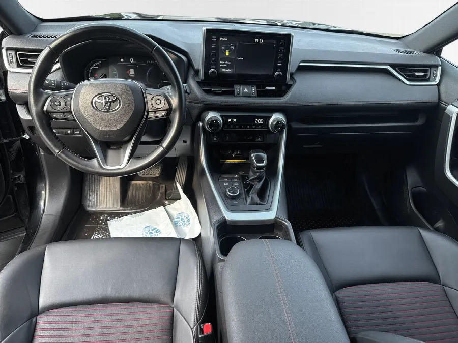 Toyota RAV4 Laddhybrid 306hk AWD-i Drag Motorv Ledramp Carplay Vhjul, bild 8 av 12