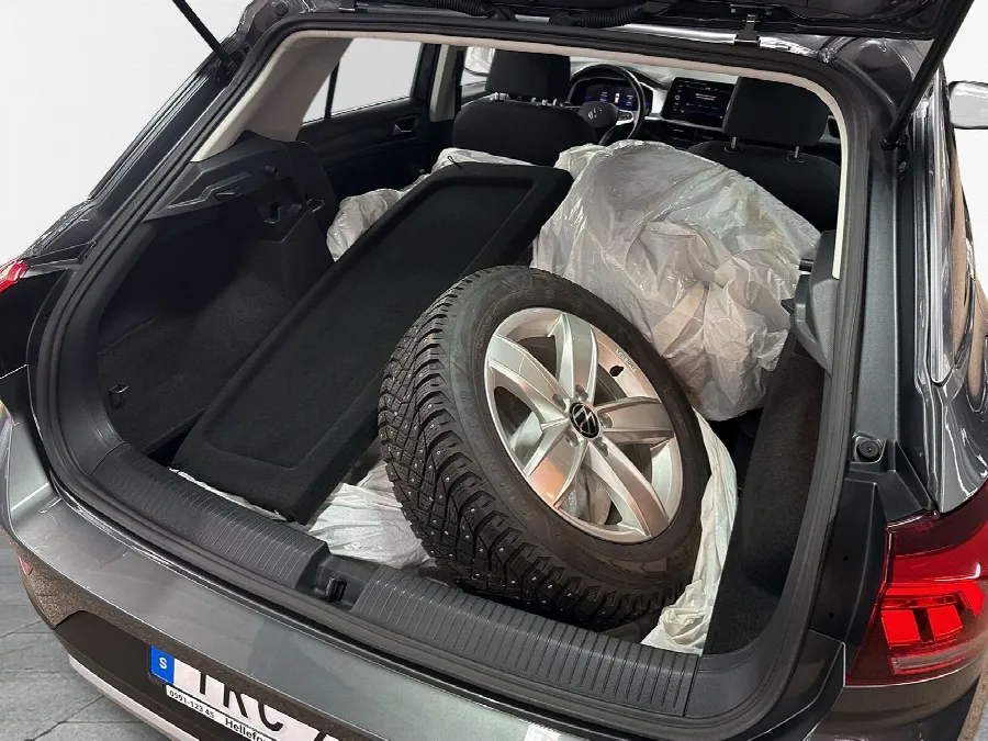 Volkswagen T-Roc VW 150hk AUT Motorv P-sensorer fram+bak Vinterhjul Carplay, bild 10 av 12