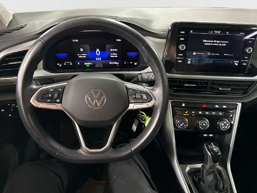 Volkswagen T-Roc VW 150hk AUT Motorv P-sensorer fram+bak Vinterhjul Carplay, bild 9 av 12