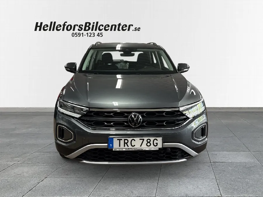 Volkswagen T-Roc VW 150hk AUT Motorv P-sensorer fram+bak Vinterhjul Carplay, bild 5 av 12