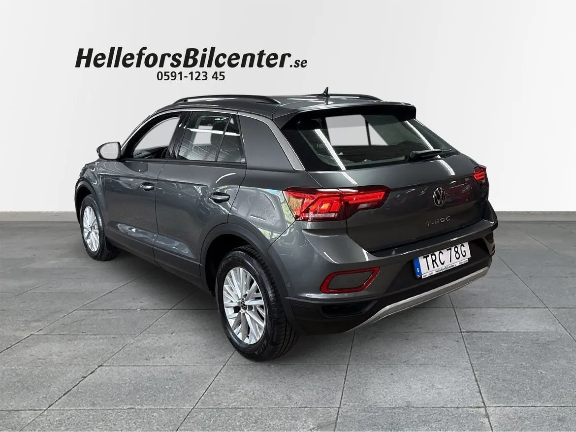 Volkswagen T-Roc VW 150hk AUT Motorv P-sensorer fram+bak Vinterhjul Carplay, bild 2 av 12