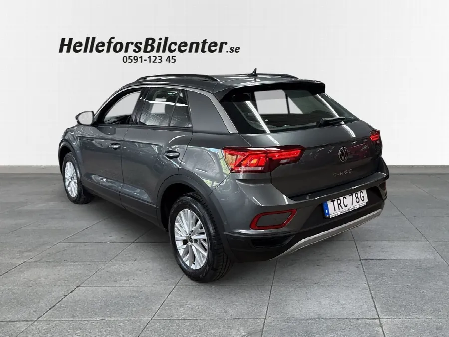 Volkswagen T-Roc VW 150hk AUT Motorv P-sensorer fram+bak Vinterhjul Carplay, bild 2 av 12