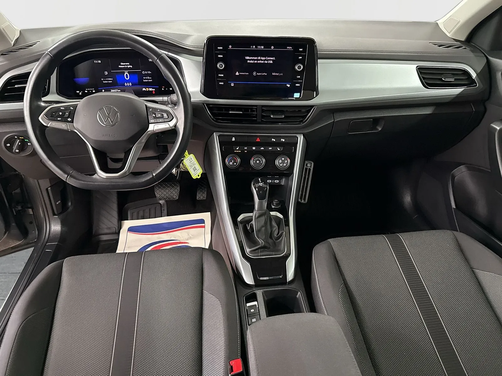 Volkswagen T-Roc VW 150hk AUT Motorv P-sensorer fram+bak Vinterhjul Carplay, bild 8 av 12