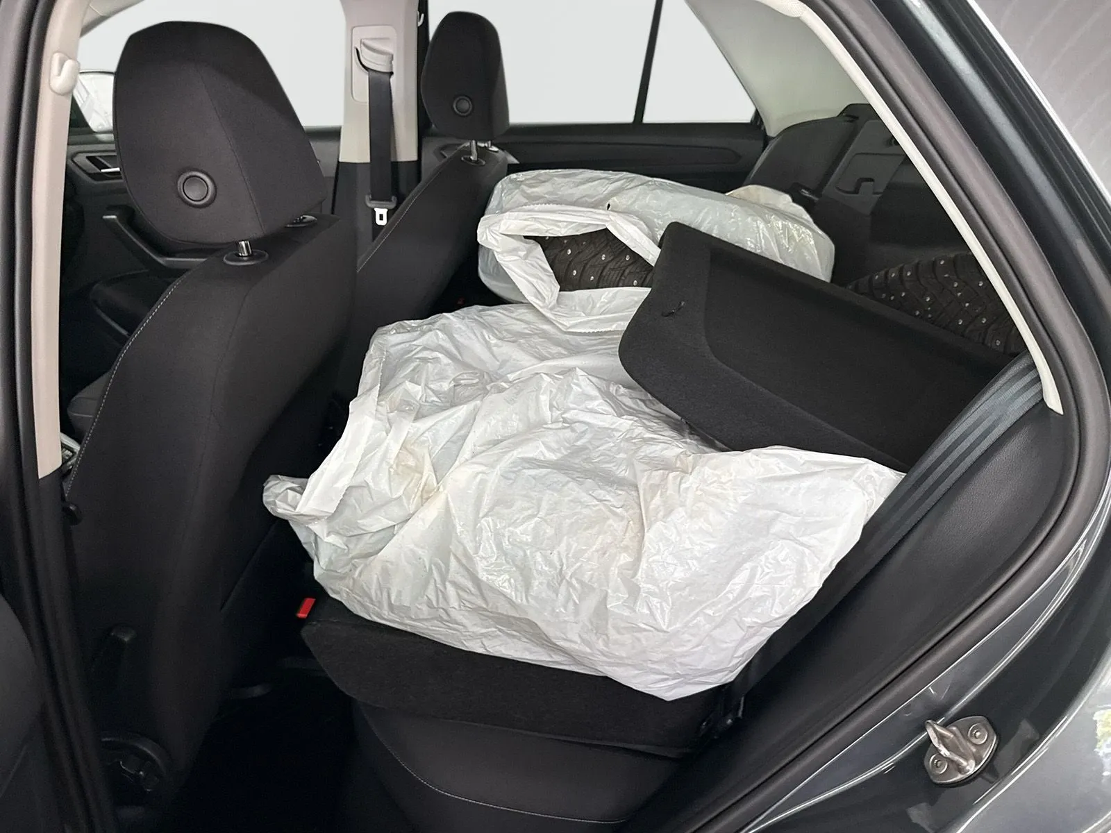 Volkswagen T-Roc VW 150hk AUT Motorv P-sensorer fram+bak Vinterhjul Carplay, bild 11 av 12