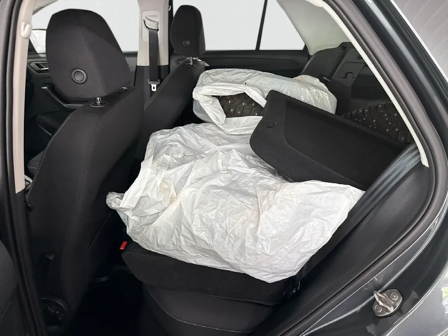 Volkswagen T-Roc VW 150hk AUT Motorv P-sensorer fram+bak Vinterhjul Carplay, bild 11 av 12