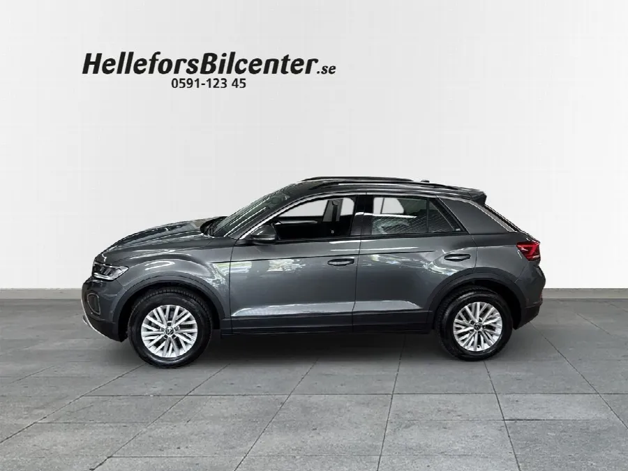 Volkswagen T-Roc VW 150hk AUT Motorv P-sensorer fram+bak Vinterhjul Carplay, bild 3 av 12