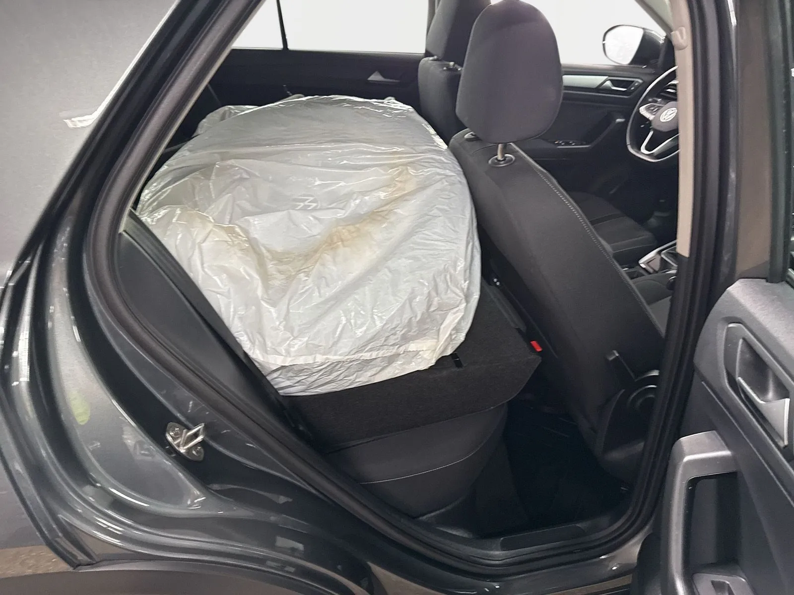 Volkswagen T-Roc VW 150hk AUT Motorv P-sensorer fram+bak Vinterhjul Carplay, bild 7 av 12