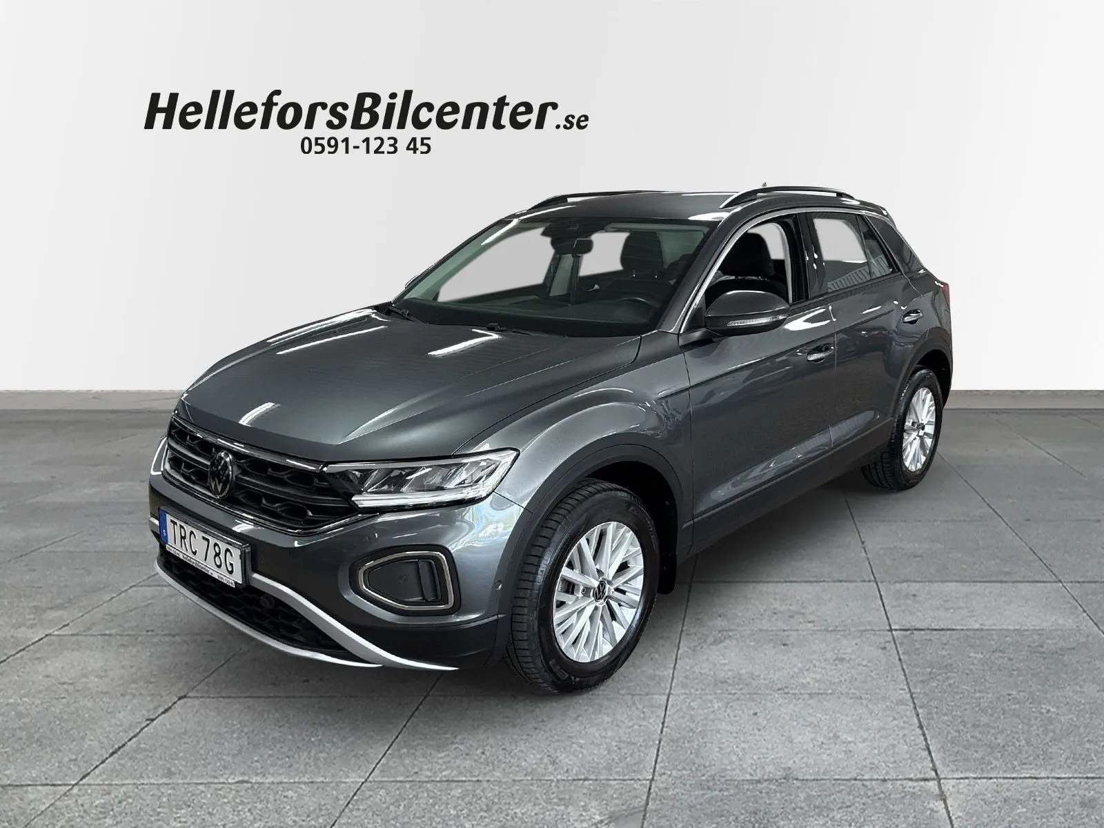 Volkswagen T-Roc VW 150hk AUT Motorv P-sensorer fram+bak Vinterhjul Carplay, bild 1 av 12