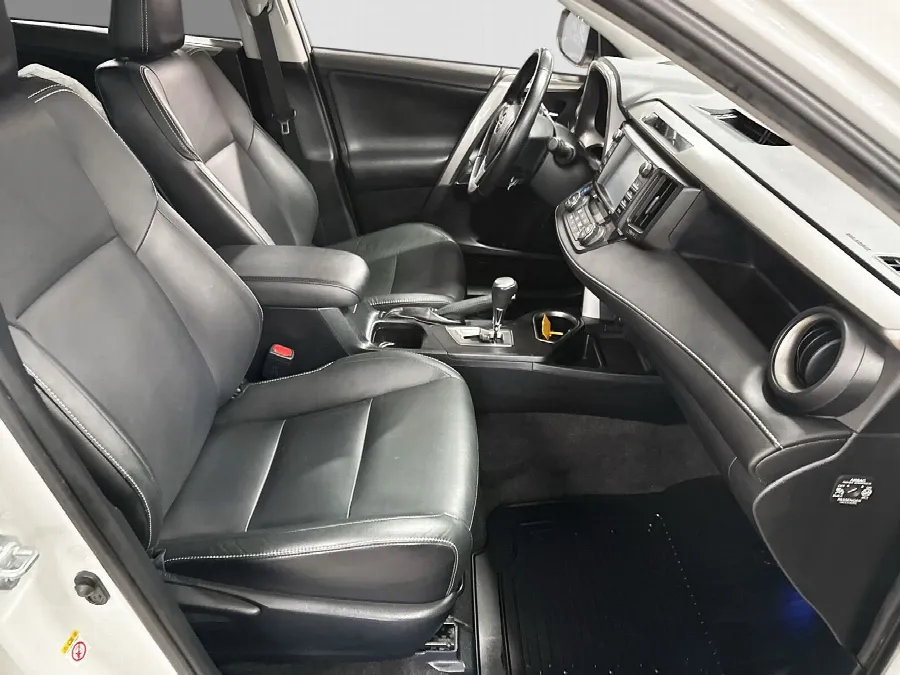 Toyota RAV4 Hybrid 200hk AWD-i Executiv Webasto Skinn 360kamera, bild 6 av 12
