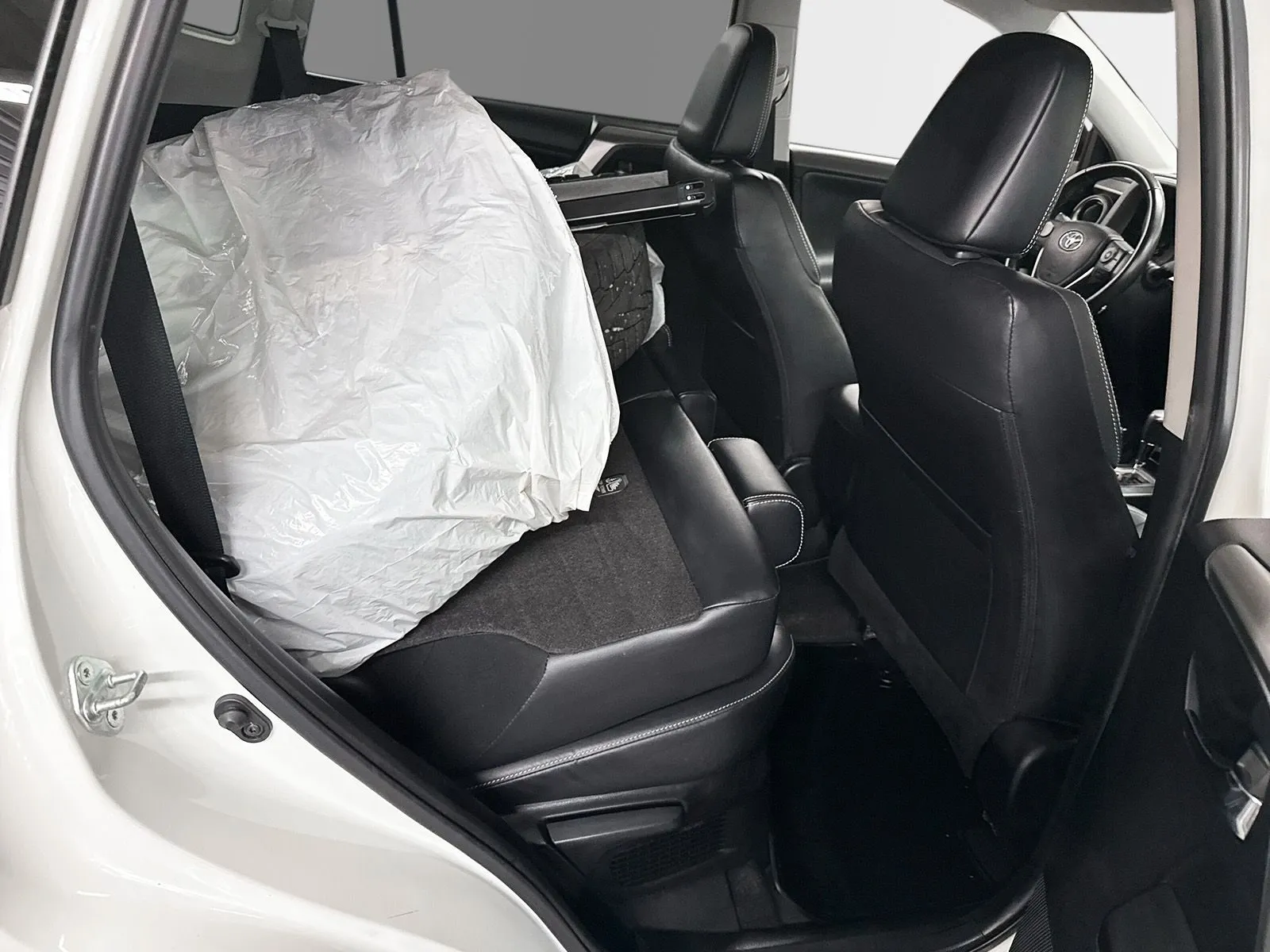 Toyota RAV4 Hybrid 200hk AWD-i Executiv Webasto Skinn 360kamera, bild 7 av 12