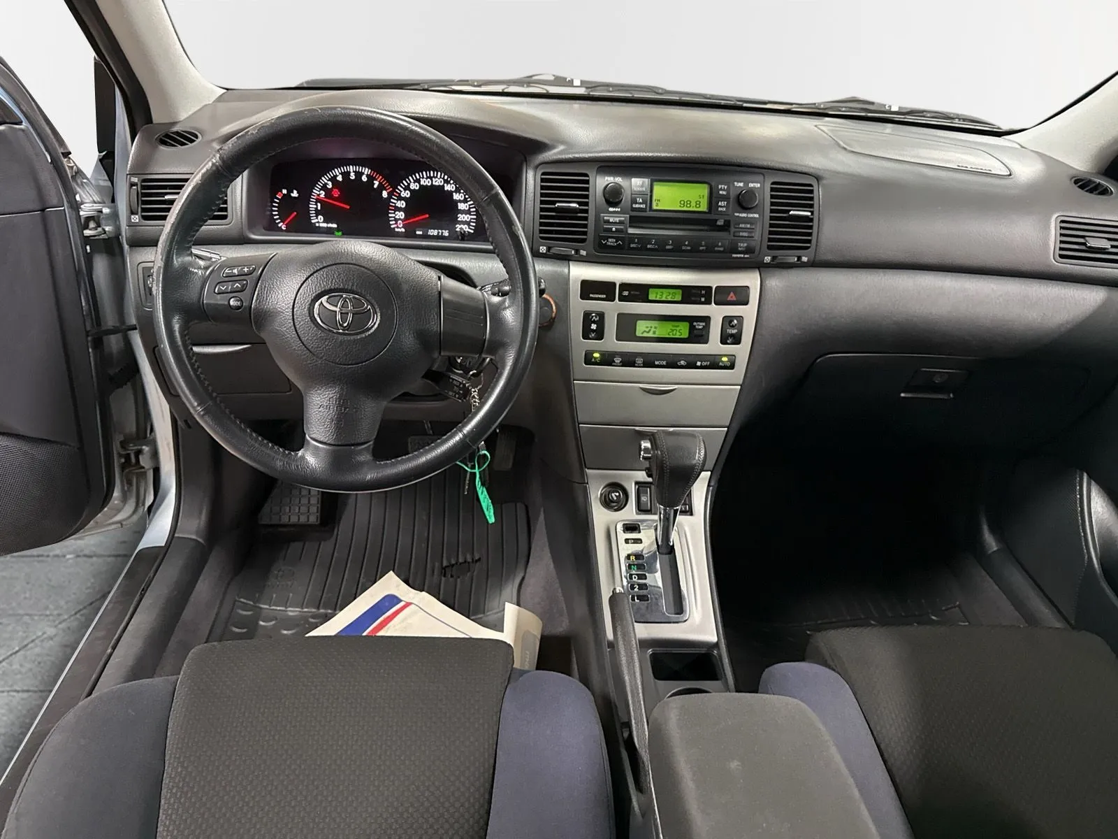 Toyota Corolla Sedan 1,6 Automat SOL Drag Motorv, bild 8 av 12