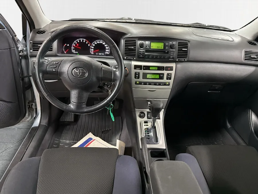Toyota Corolla Sedan 1,6 Automat SOL Drag Motorv, bild 8 av 12