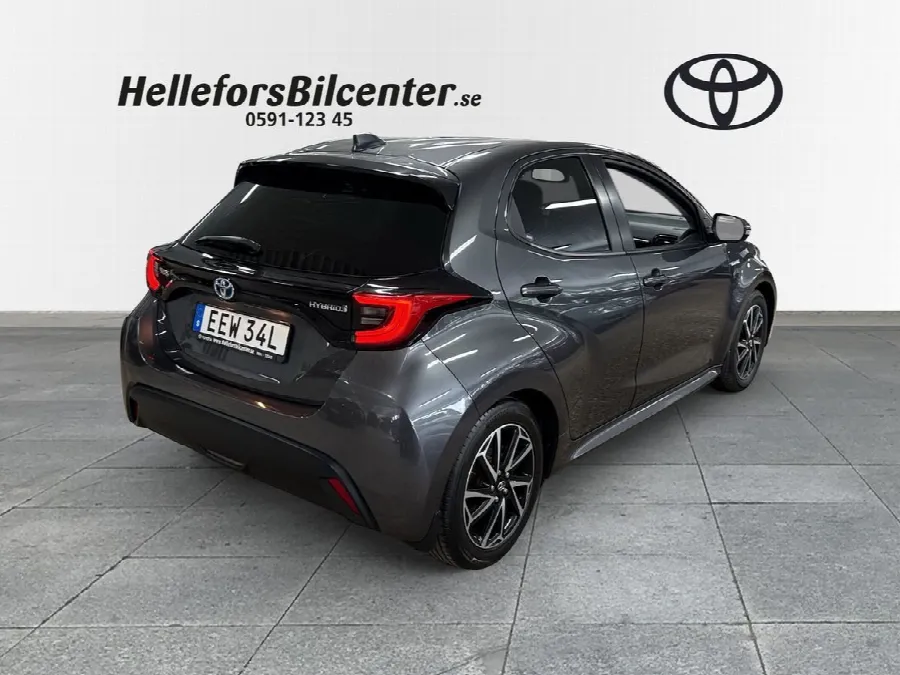 Toyota Yaris Hybrid Active Plus Motorv Vhjul Vhjul Carplay Rattv, bild 2 av 12