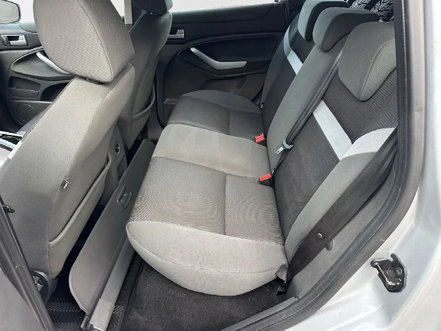 Ford Kuga 2,0D 140hk AWD Vhjul Motorv, bild 11 av 12