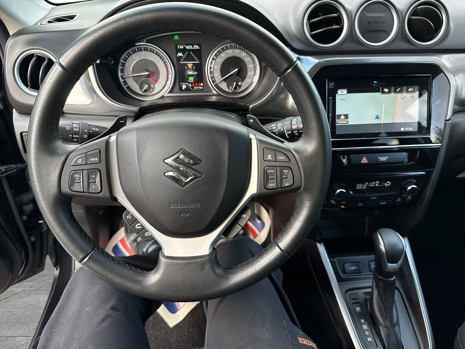 Suzuki Vitara HEV AllGrip AWD AUT Inclusive Drag Motorv Vhjul, bild 9 av 12
