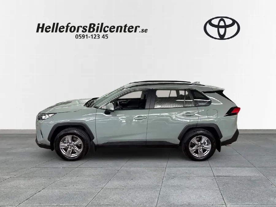 Toyota RAV4 Hybrid AWD-i 222hk Active Komfort Värmare med app Carplay Android au, bild 3 av 12