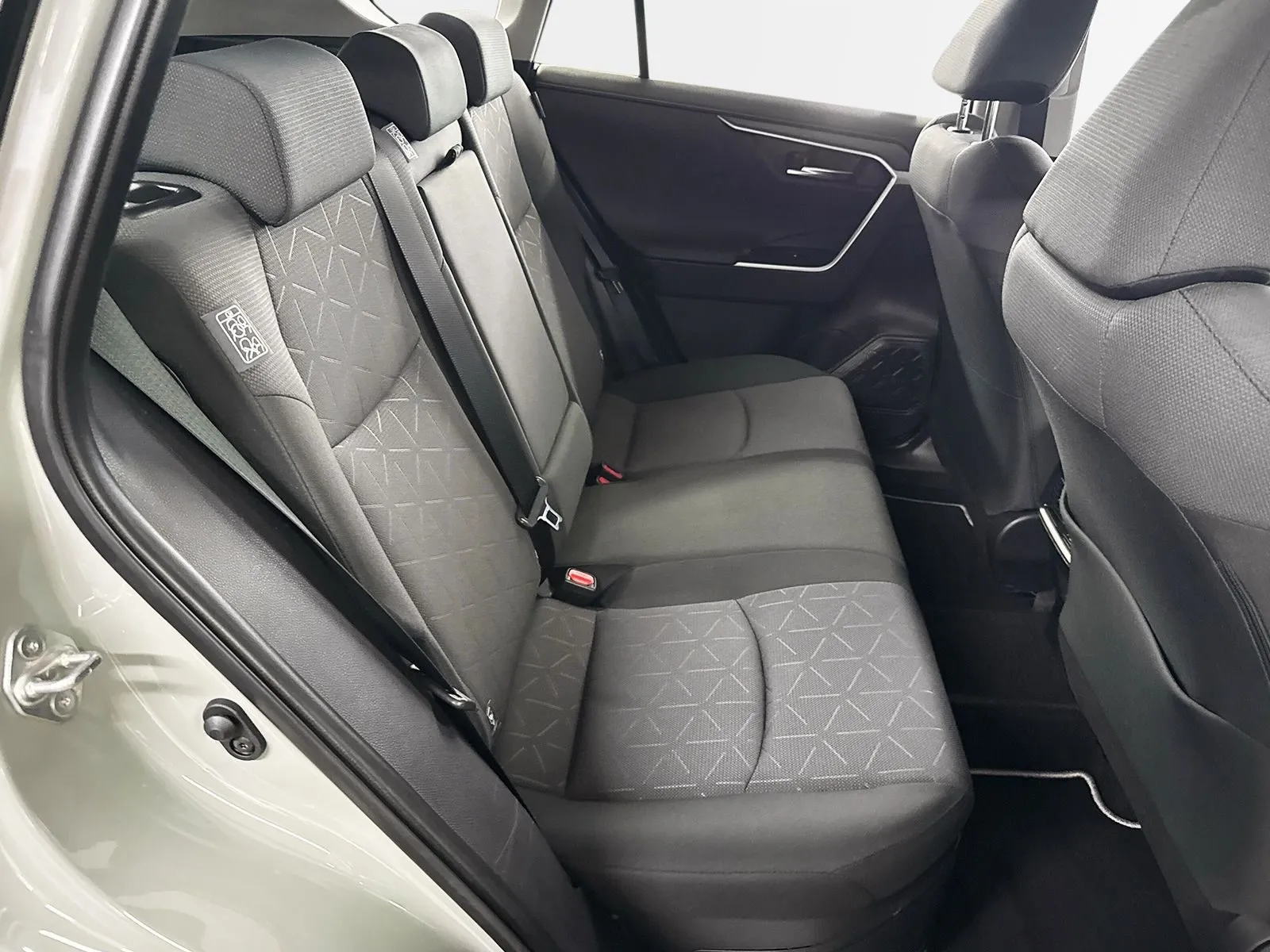 Toyota RAV4 Hybrid AWD-i 222hk Active Komfort Värmare med app Carplay Android au, bild 7 av 12
