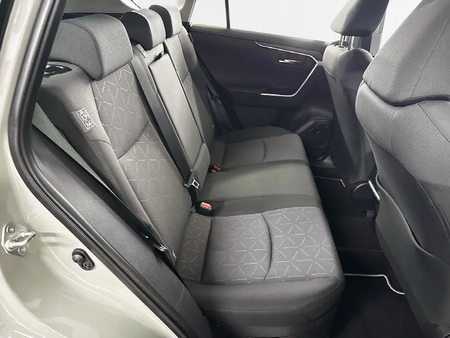 Toyota RAV4 Hybrid AWD-i 222hk Active Komfort Värmare med app Carplay Android au, bild 7 av 12