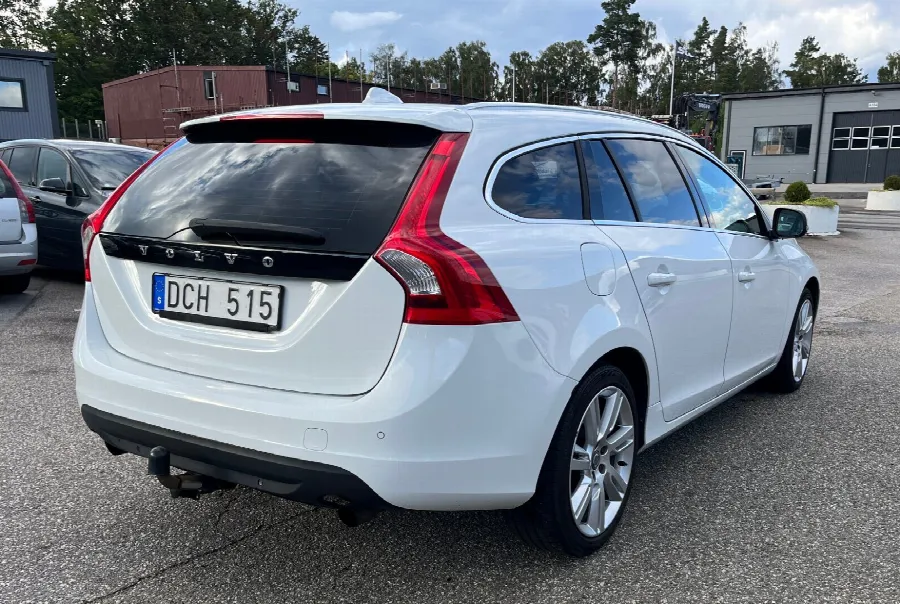 Volvo V60 I 2011 T4 Powershift Summum, bild 3 av 12