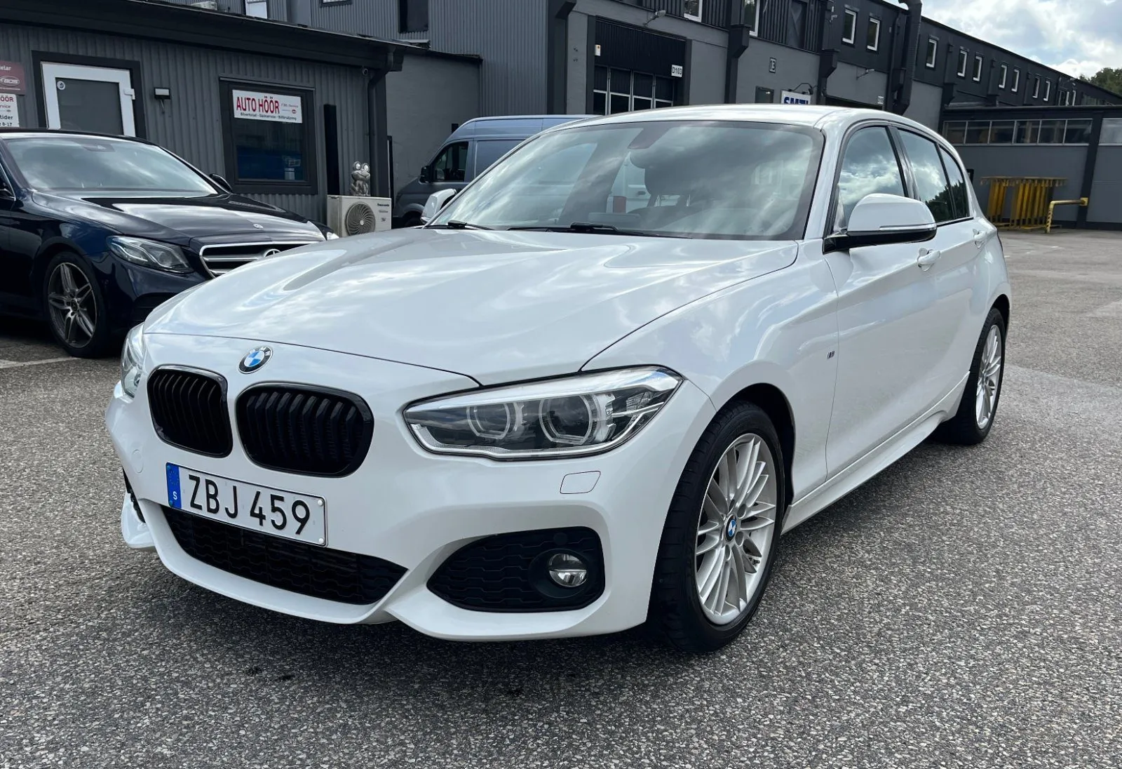 BMW 118i 5-dörrars M Sport, bild 1 av 11
