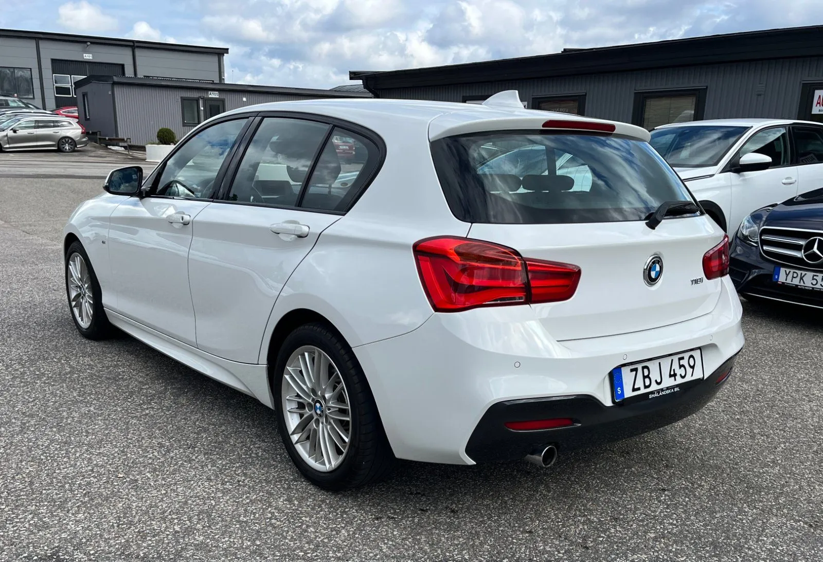 BMW 118i 5-dörrars M Sport, bild 4 av 11