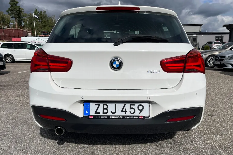 BMW 118i 5-dörrars M Sport, bild 9 av 11
