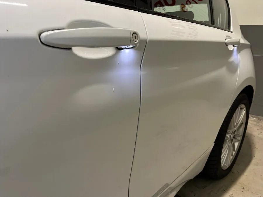 BMW 118i 5-dörrars M Sport, bild 8 av 11