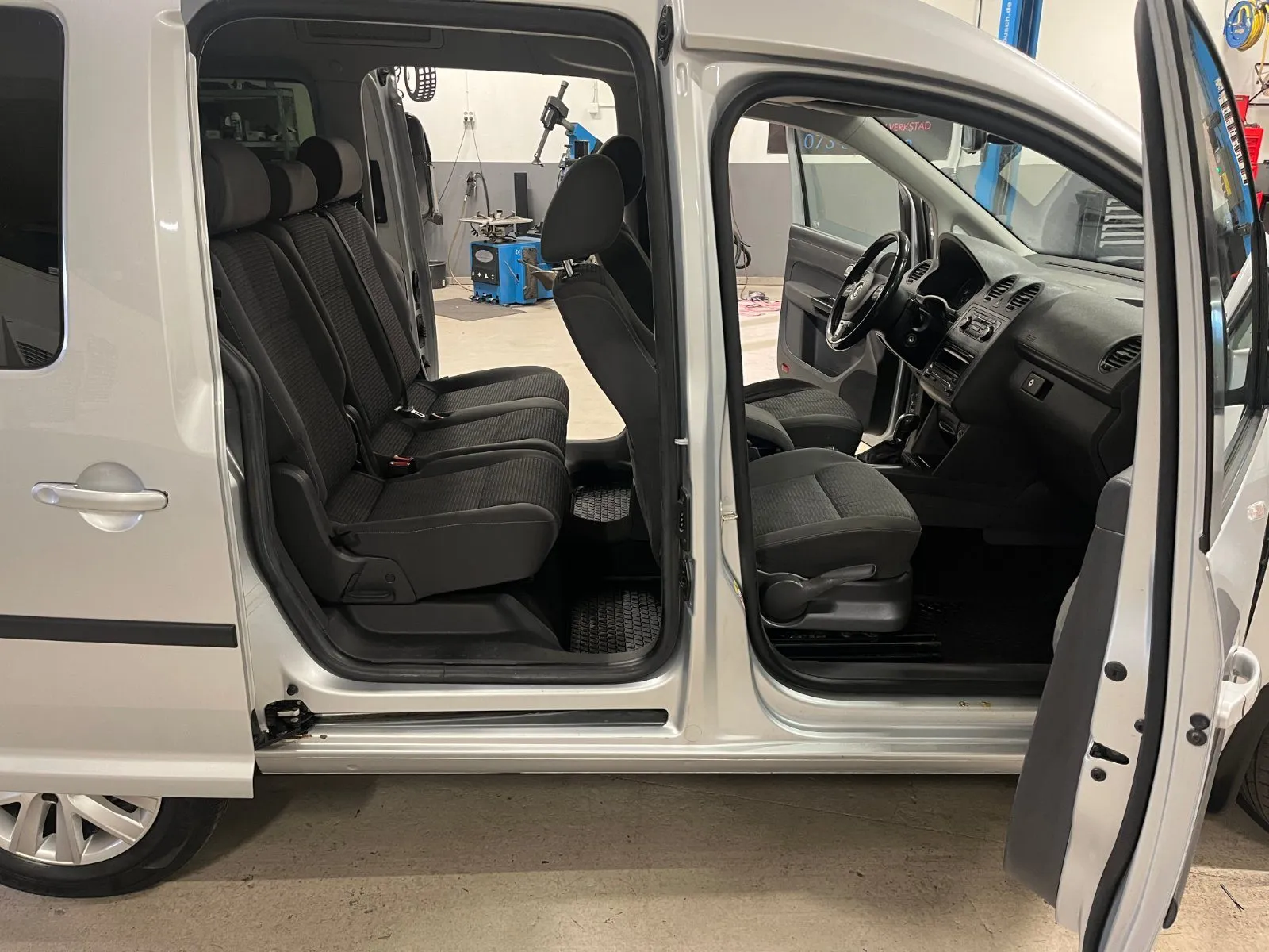 Volkswagen Caddy III 2012 1.6 TDI DPF, bild 11 av 11