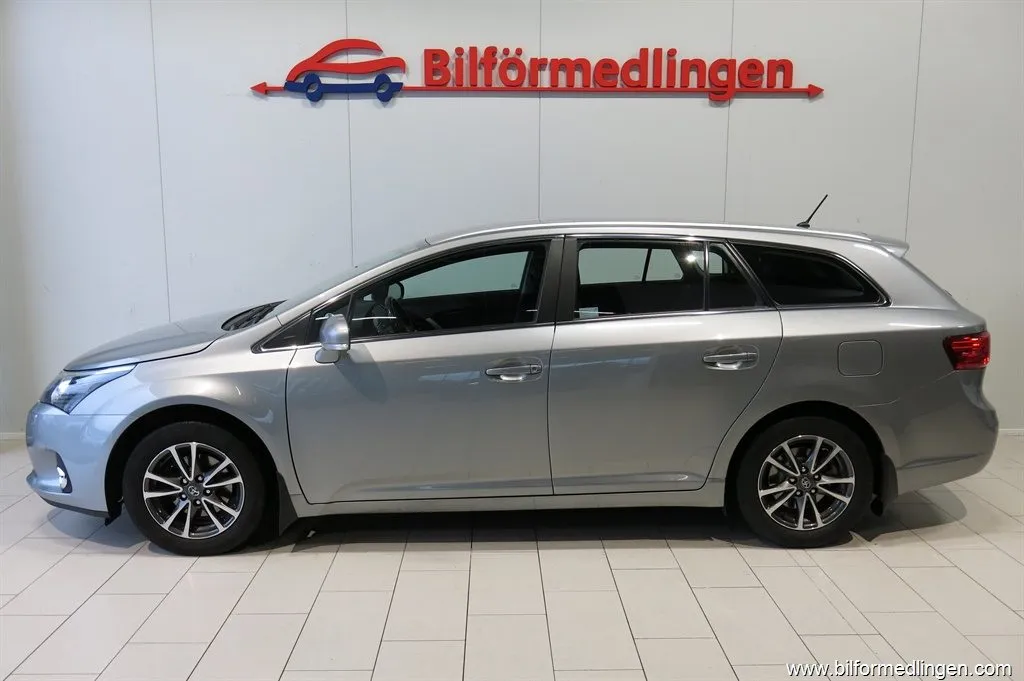 Toyota Avensis 1.8 Valvematic Combi 147hk, bild 1 av 12
