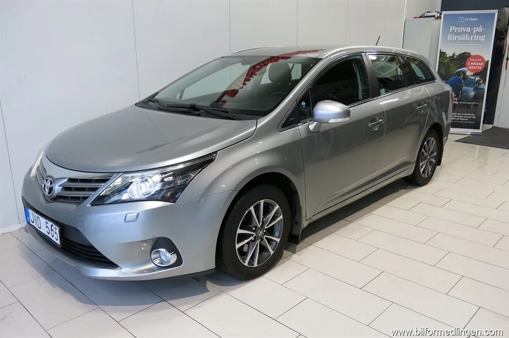 Toyota Avensis 1.8 Valvematic Combi 147hk, bild 6 av 12