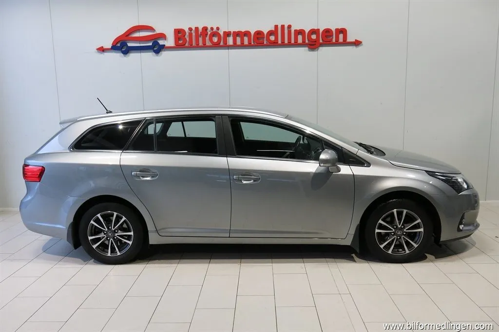 Toyota Avensis 1.8 Valvematic Combi 147hk, bild 2 av 12