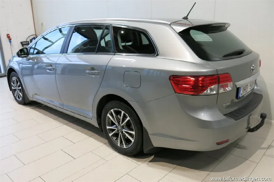Toyota Avensis 1.8 Valvematic Combi 147hk, bild 7 av 12