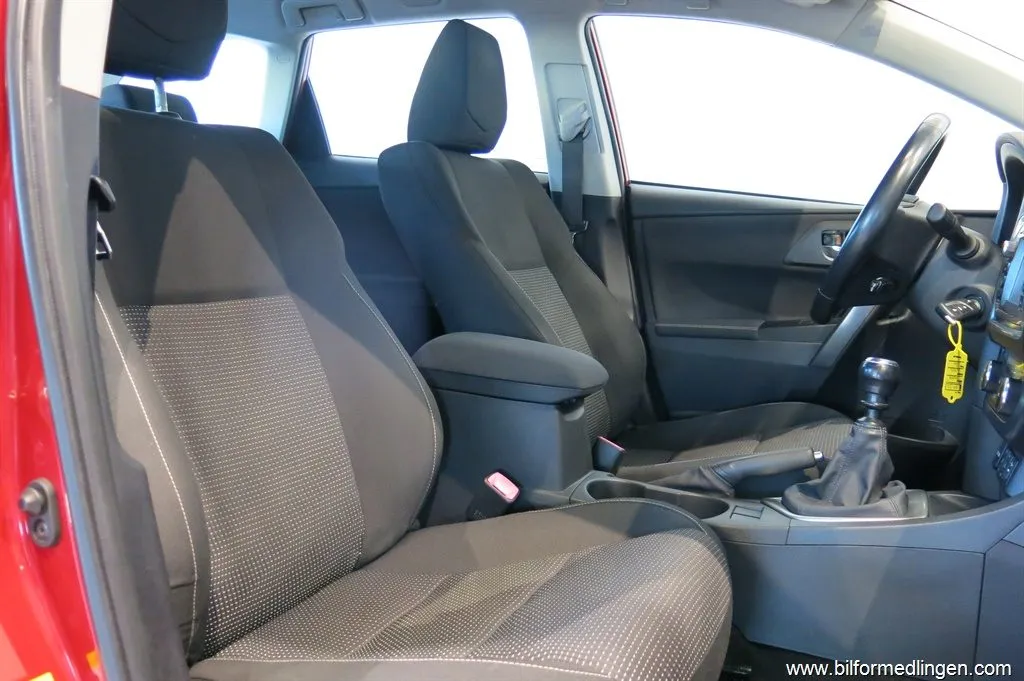 Toyota Auris 1.6 132hk V-Hjul ACC Backkamera, bild 7 av 12